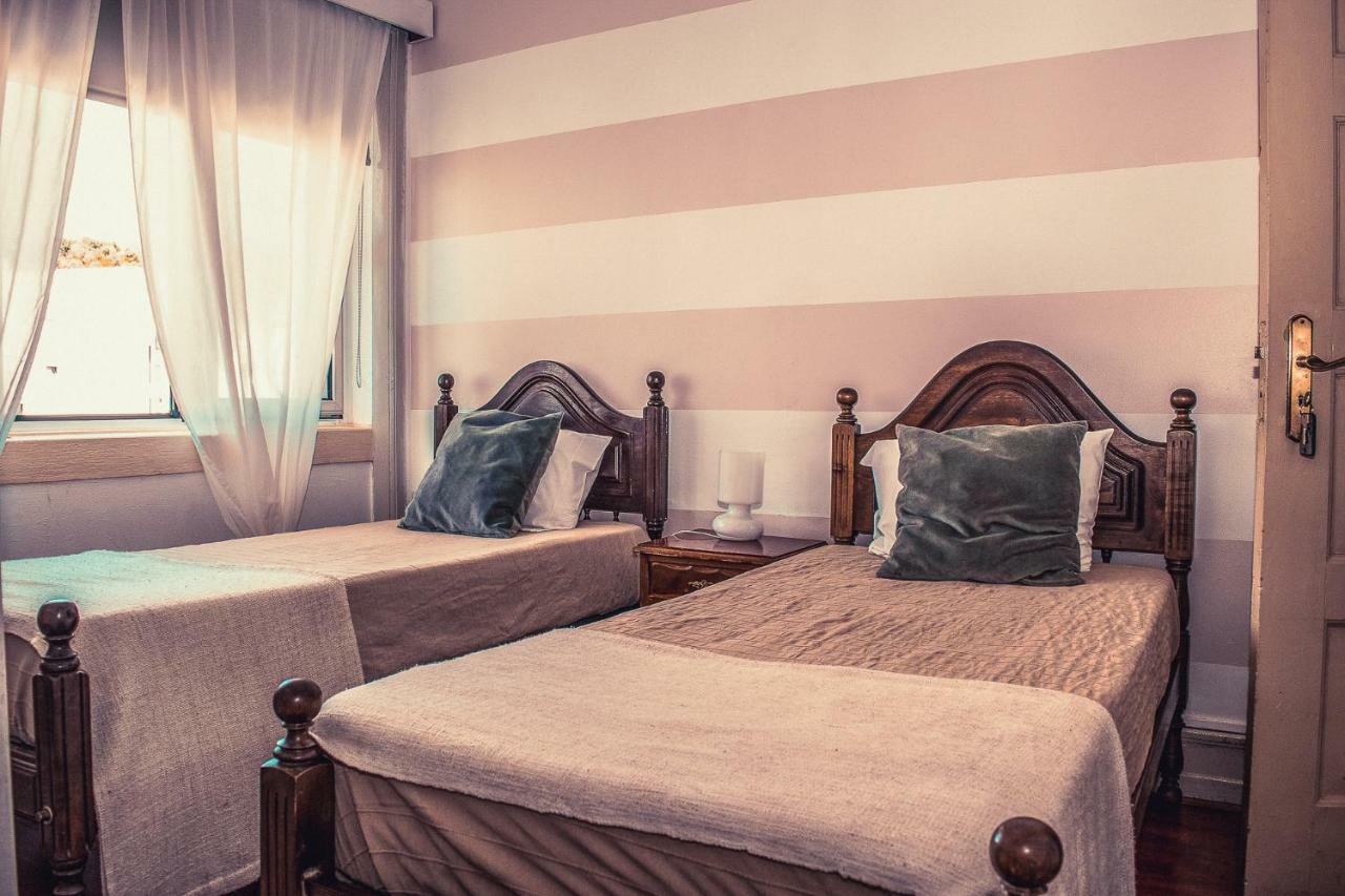 Quarto Twin com Casa de Banho Partilhada